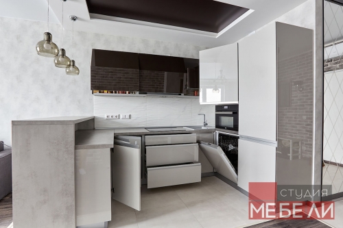 Современная светлая кухня из акрила