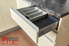 Акриловый гарнитур для компактной кухни